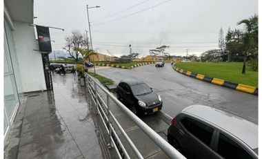 Se Alquila Local comercial en la Glorieta de los Naranjos