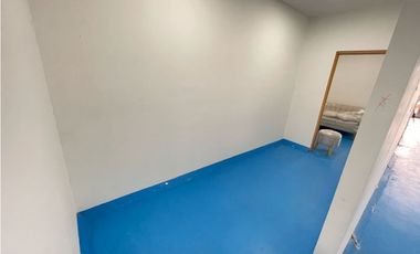 Alquiler Local 170 m² con estaciones de producción y piso epóxico.