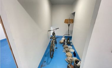 Alquiler Local 170 m² con estaciones de producción y piso epóxico.