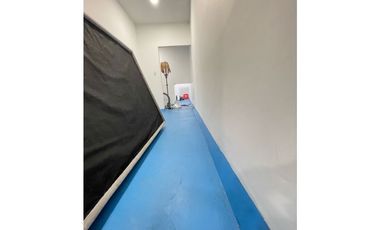 Alquiler Local 170 m² con estaciones de producción y piso epóxico.