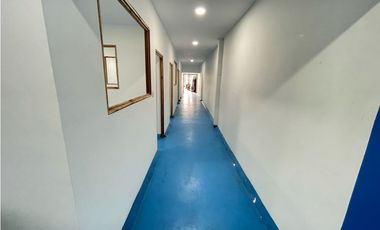 Alquiler Local 170 m² con estaciones de producción y piso epóxico.