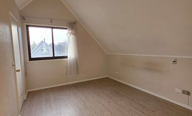 LINDA CASA REMODELADA DE 3 DORMITORIOS EN  LOMAS DE MIRASUR