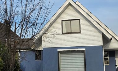 LINDA CASA REMODELADA DE 3 DORMITORIOS EN  LOMAS DE MIRASUR