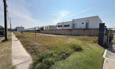 Venta Terreno en esquina, Casa Fuerte, Tlajomulco de Zuñiga