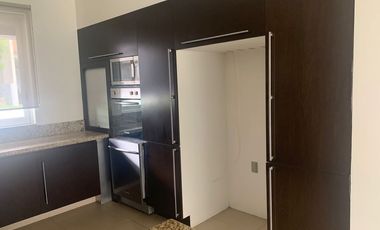 CASA EN RENTA FRACC.  PUERTA DEL BOSQUE, ZAPOPAN