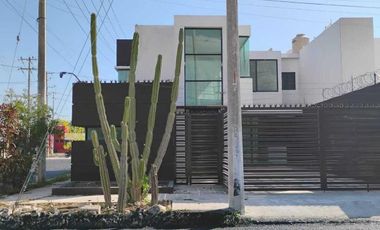 CASA EN VENTA DE DOS PLANTAS EN SAN FRANCISCO CAMPECHE.
