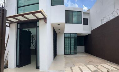 CASA EN VENTA DE DOS PLANTAS EN SAN FRANCISCO CAMPECHE.