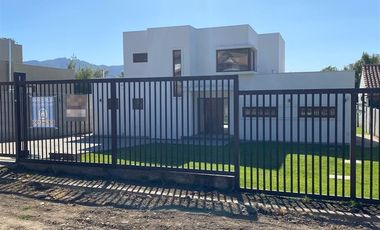 Casa en Arriendo en Condominio Mirador de Nogales, Machalí