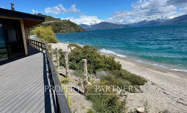 Patagonia, espectacular casa orilla lago General Carrera