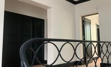 Preciosa casa comercial con oficinas impecables y en insuperable ubicación