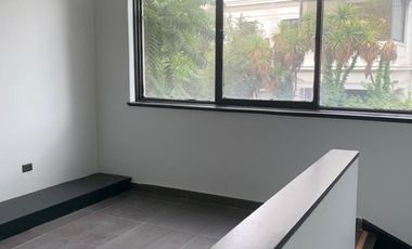 Preciosa casa comercial con oficinas impecables y en insuperable ubicación