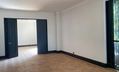 Preciosa casa comercial con oficinas impecables y en insuperable ubicación