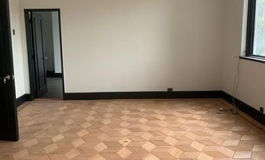 Preciosa casa comercial con oficinas impecables y en insuperable ubicación