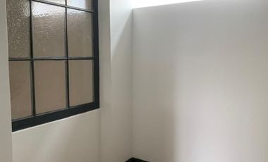 Preciosa casa comercial con oficinas impecables y en insuperable ubicación