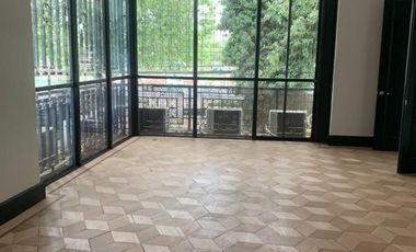 Preciosa casa comercial con oficinas impecables y en insuperable ubicación