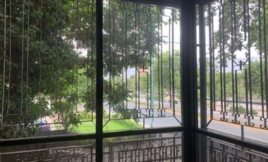 Preciosa casa comercial con oficinas impecables y en insuperable ubicación