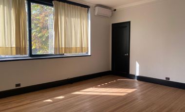 Preciosa casa comercial con oficinas impecables y en insuperable ubicación