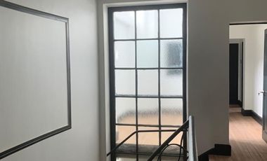 Preciosa casa comercial con oficinas impecables y en insuperable ubicación