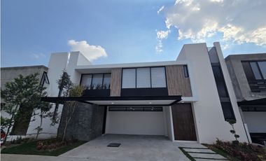 Casa nueva en renta en Miralta Residencial