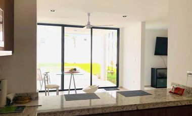 CASA EN RENTA MERIDA, CONKAL, PRIVADA BOTANICO, CON PANELES SOLARES, DISPONIBLE.