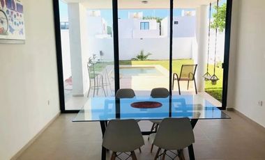 CASA EN RENTA MERIDA, CONKAL, PRIVADA BOTANICO, CON PANELES SOLARES, DISPONIBLE.