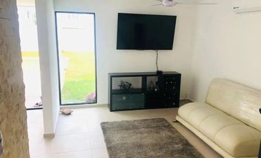 CASA EN RENTA MERIDA, CONKAL, PRIVADA BOTANICO, CON PANELES SOLARES, DISPONIBLE.
