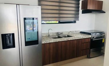 CASA EN RENTA MERIDA, CONKAL, PRIVADA BOTANICO, CON PANELES SOLARES, DISPONIBLE.