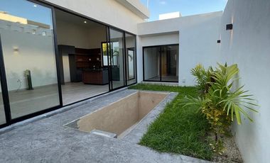 CASA EN VENTA MERIDA, CONKAL, PRIVADA TAMORA, ENTREGA INMEDIATA.