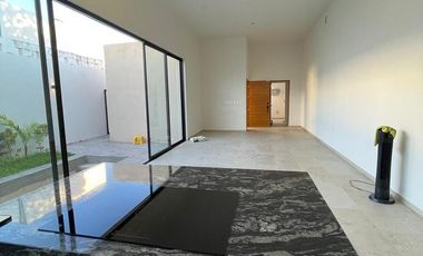 CASA EN VENTA MERIDA, CONKAL, PRIVADA TAMORA, ENTREGA INMEDIATA.