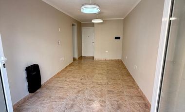 Departamento 2 dormitorios renovado en planta baja con patio, Las Piedras al 1000, Barrio Sur