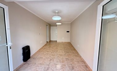 Departamento 2 dormitorios renovado en planta baja con patio, Las Piedras al 1000, Barrio Sur