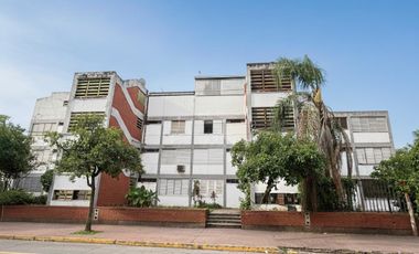 Departamento 2 dormitorios renovado en planta baja con patio, Las Piedras al 1000, Barrio Sur