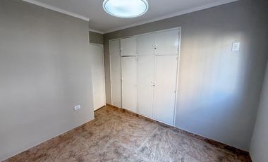 Departamento 2 dormitorios renovado en planta baja con patio, Las Piedras al 1000, Barrio Sur