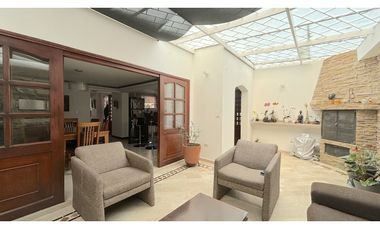 EN RENTA HERMOSA CASA EN COTA