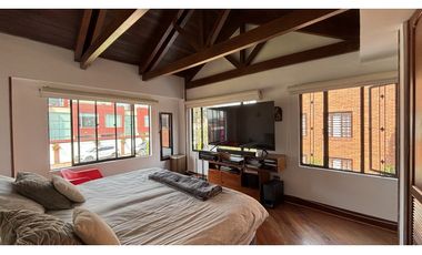 EN RENTA HERMOSA CASA EN COTA