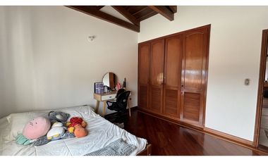 EN RENTA HERMOSA CASA EN COTA