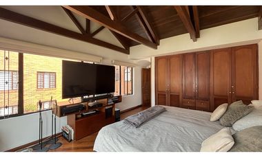 EN RENTA HERMOSA CASA EN COTA