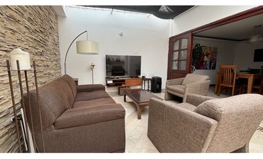 EN RENTA HERMOSA CASA EN COTA