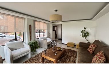 EN RENTA HERMOSA CASA EN COTA