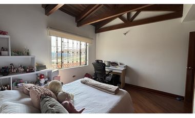 EN RENTA HERMOSA CASA EN COTA