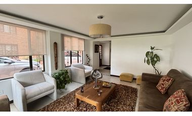 EN RENTA HERMOSA CASA EN COTA