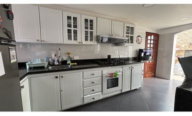 EN RENTA HERMOSA CASA EN COTA