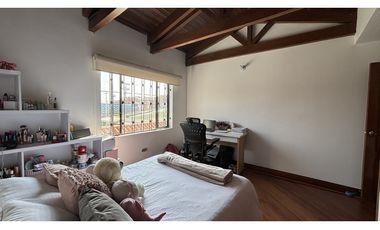 EN RENTA HERMOSA CASA EN COTA