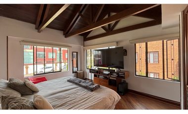 EN RENTA HERMOSA CASA EN COTA