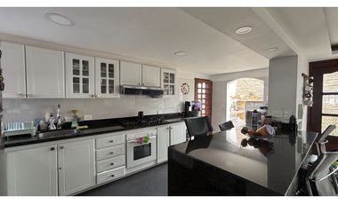 EN RENTA HERMOSA CASA EN COTA