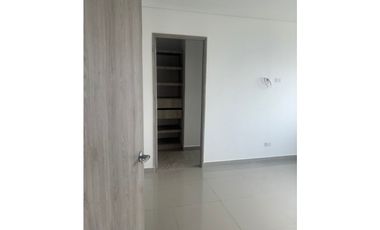 Se Arriendo Apartamento en los Colores, Medellin.