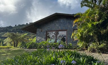 VENTA DE HERMOSA CASA EXCLUSIVA EN DAPA