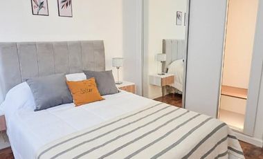 Departamento 2 ambientes, al frente con balcón / Zona centro.