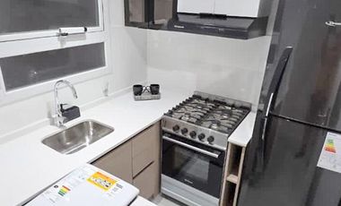 Departamento 2 ambientes, al frente con balcón / Zona centro.