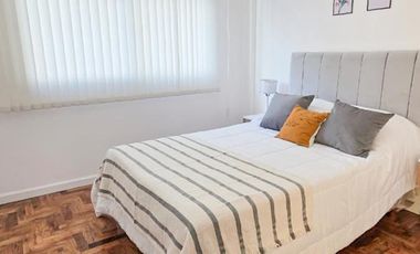 Departamento 2 ambientes, al frente con balcón / Zona centro.